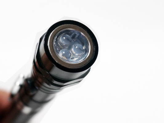 Magnetism قابل انعطاف LED چراغ قرمز چراغ قوه 22m پرتو پر رنگ قابل تنظیم است