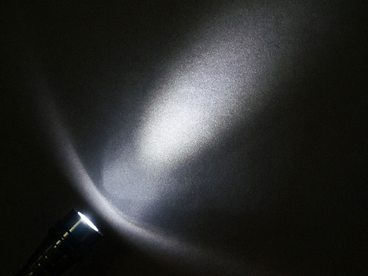 Magnetism قابل انعطاف LED چراغ قرمز چراغ قوه 22m پرتو پر رنگ قابل تنظیم است